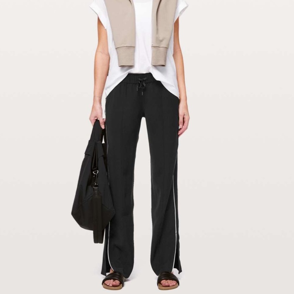 Lululemon Size 6 Black On the Right Track Pant